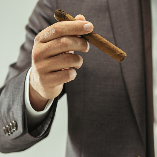Tobacco Tactical - Social Cigar Smoking Etiquette: The Do's and Don'ts
